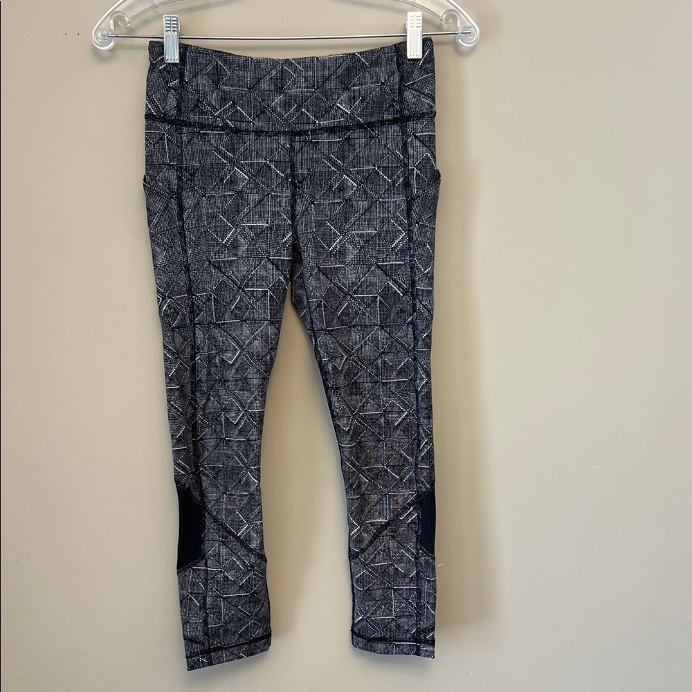 Lululemon Cropped Leggings With Pocket size 4
